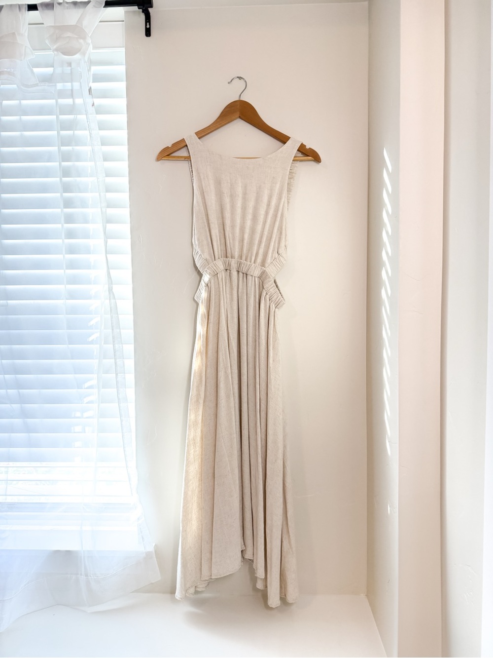 Modern Citizen Cream Sleeveless Maxi Dress
